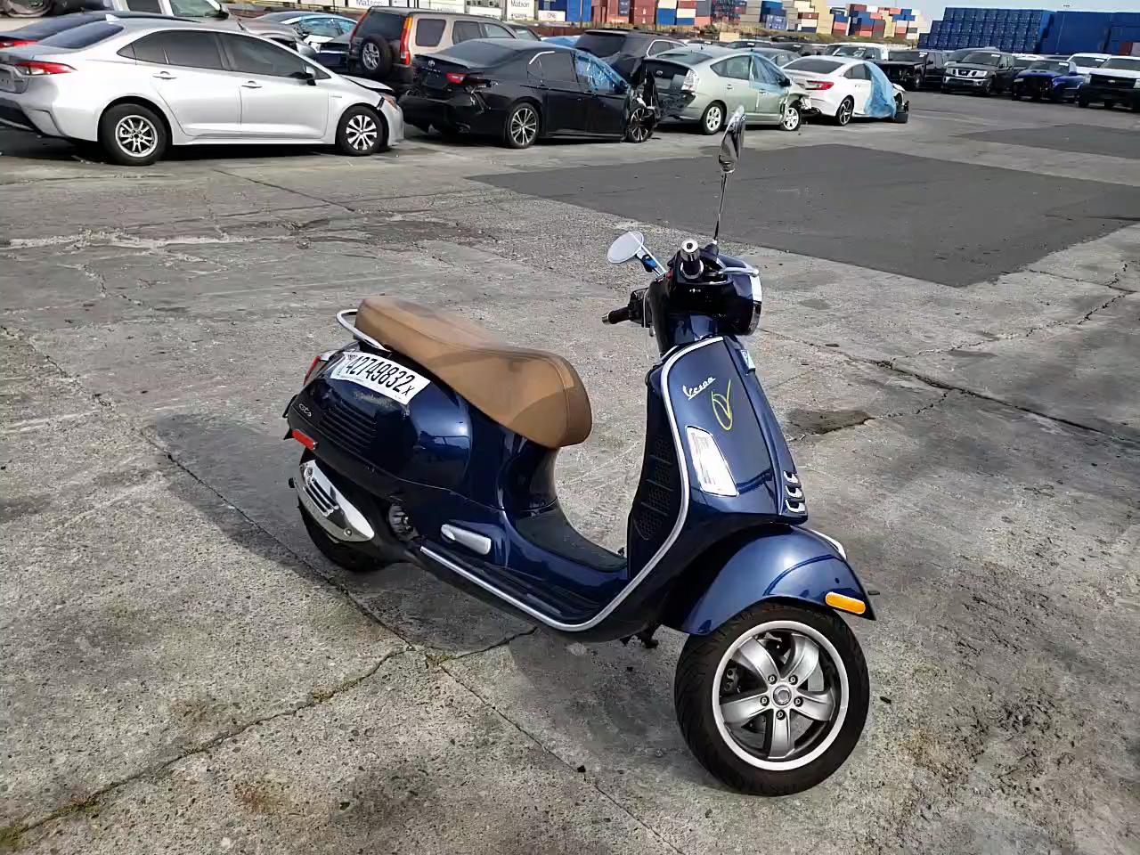 2021 VESPA GTS300 ZAPMA39M4M5100910