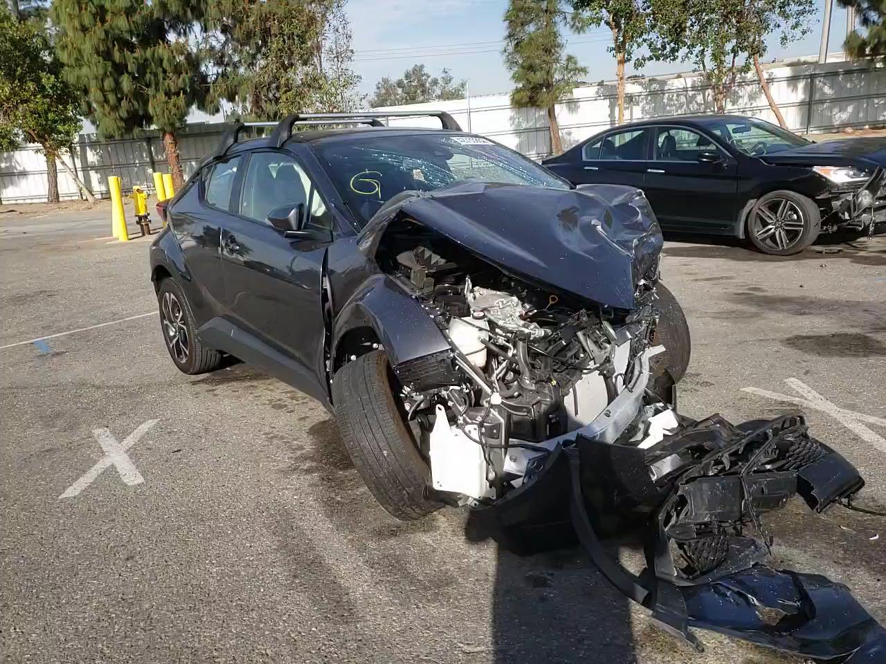 2021 TOYOTA C-HR XLE JTNKHMBX0M1118404