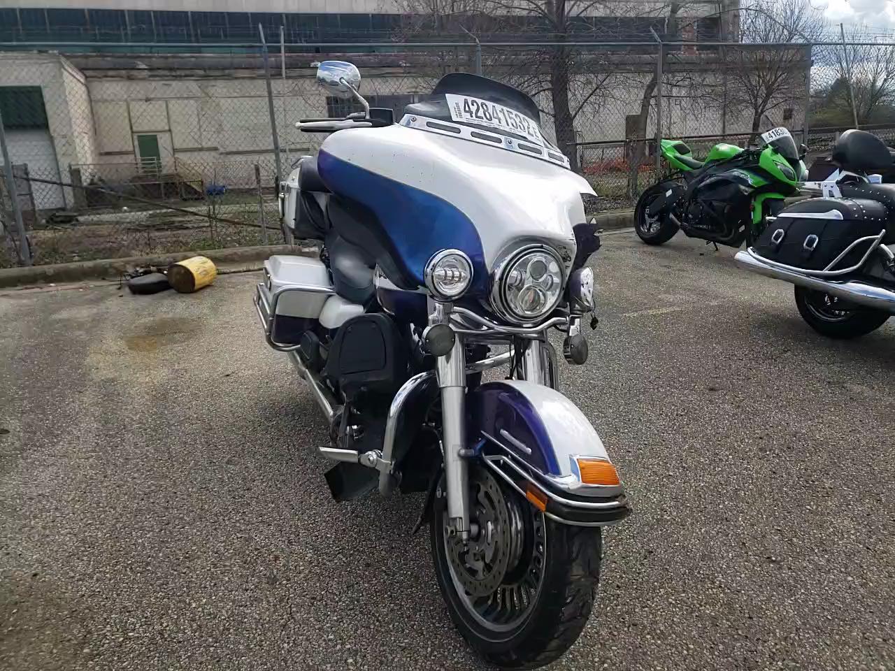 2010 HARLEY-DAVIDSON FLHTK 1HD1KEM14AB646726