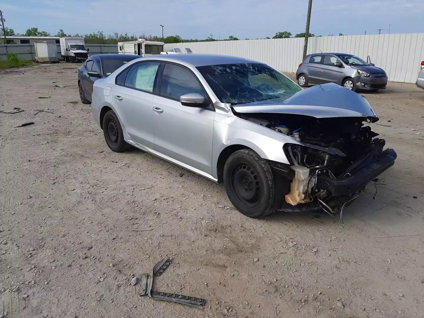 2015 VOLKSWAGEN PASSAT S 1VWAS7A36FC069764