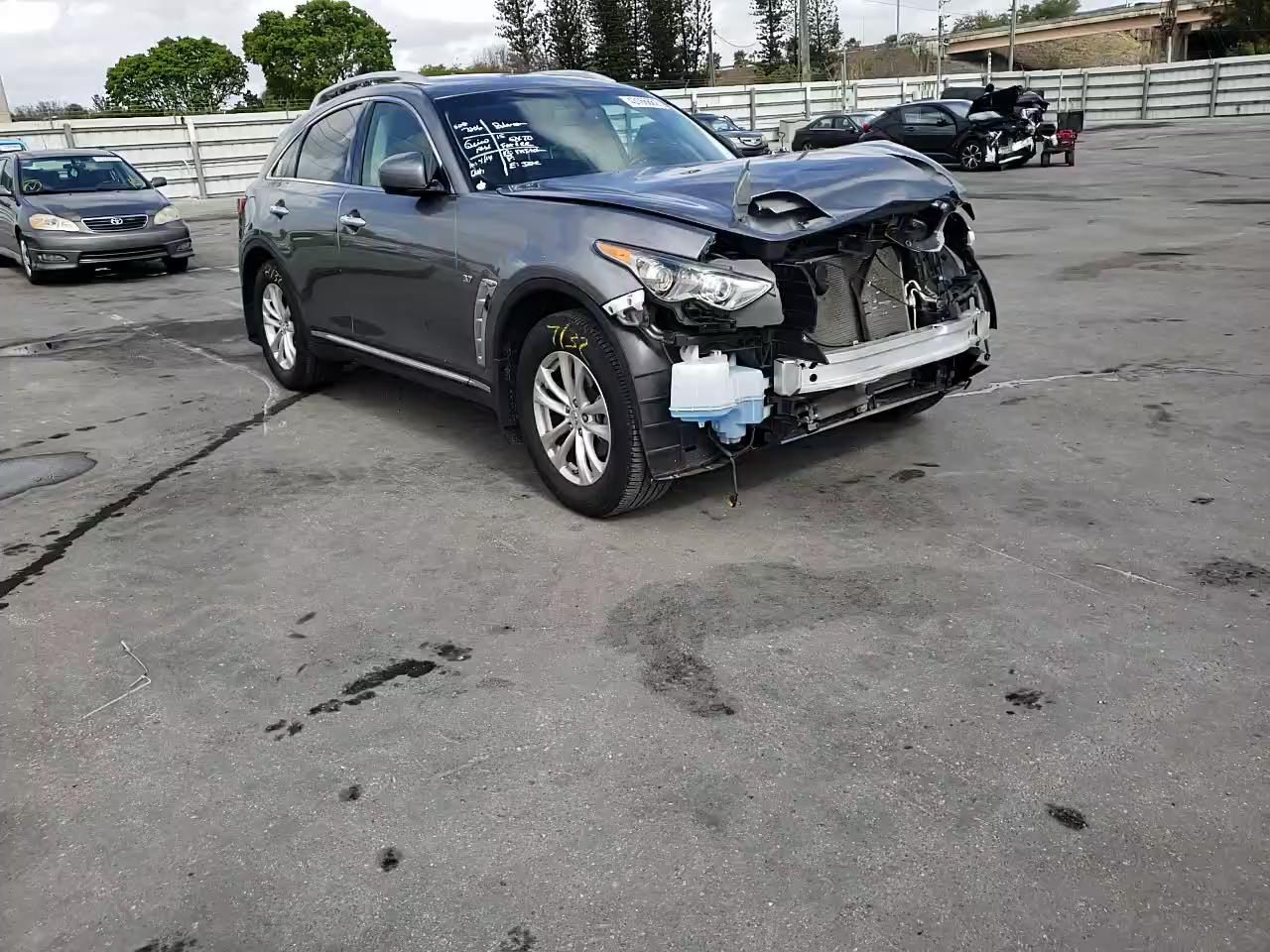 2015 INFINITI QX70 JN8CS1MW7FM481365