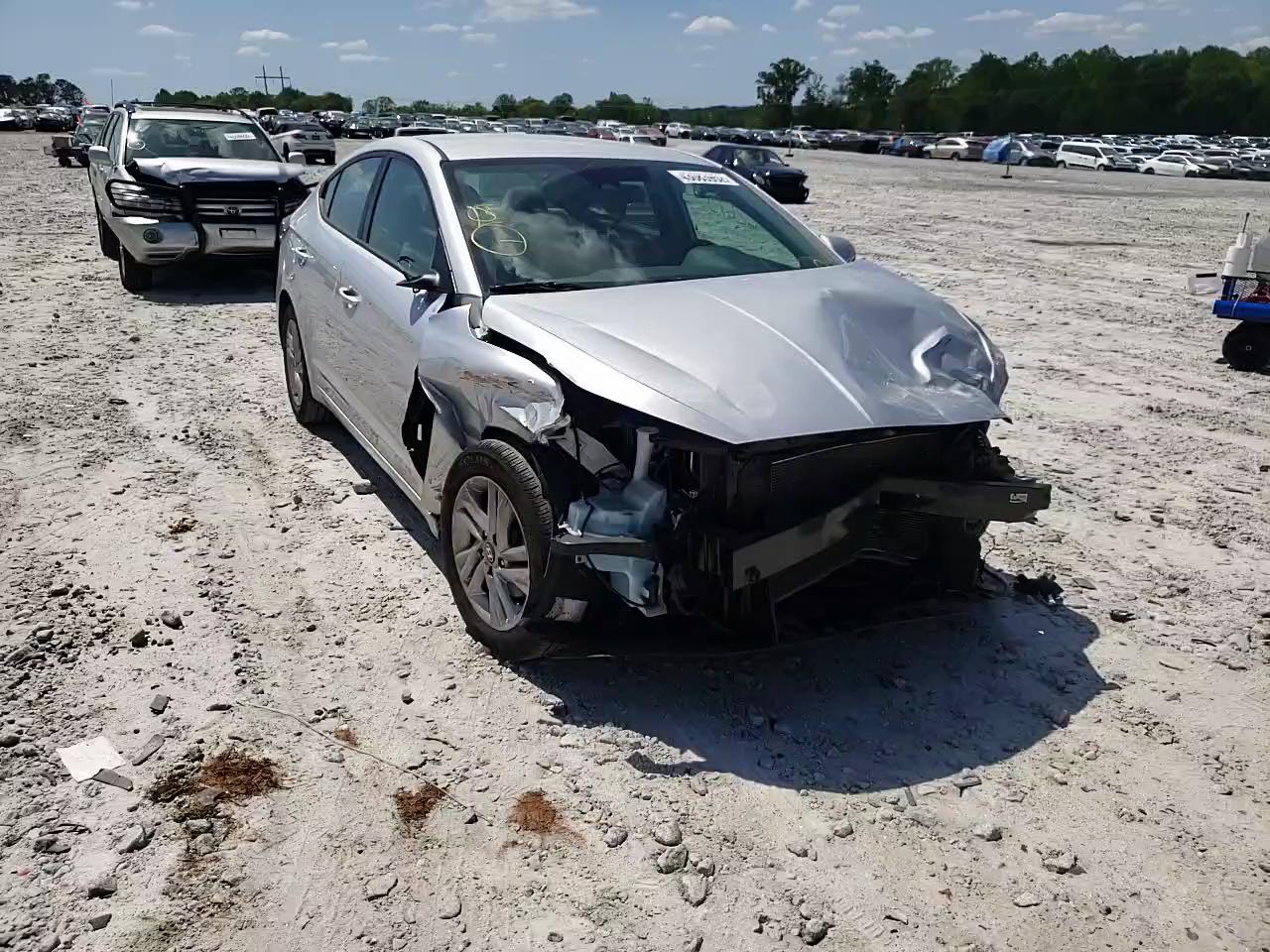 2019 HYUNDAI ELANTRA SE KMHD84LF4KU746430