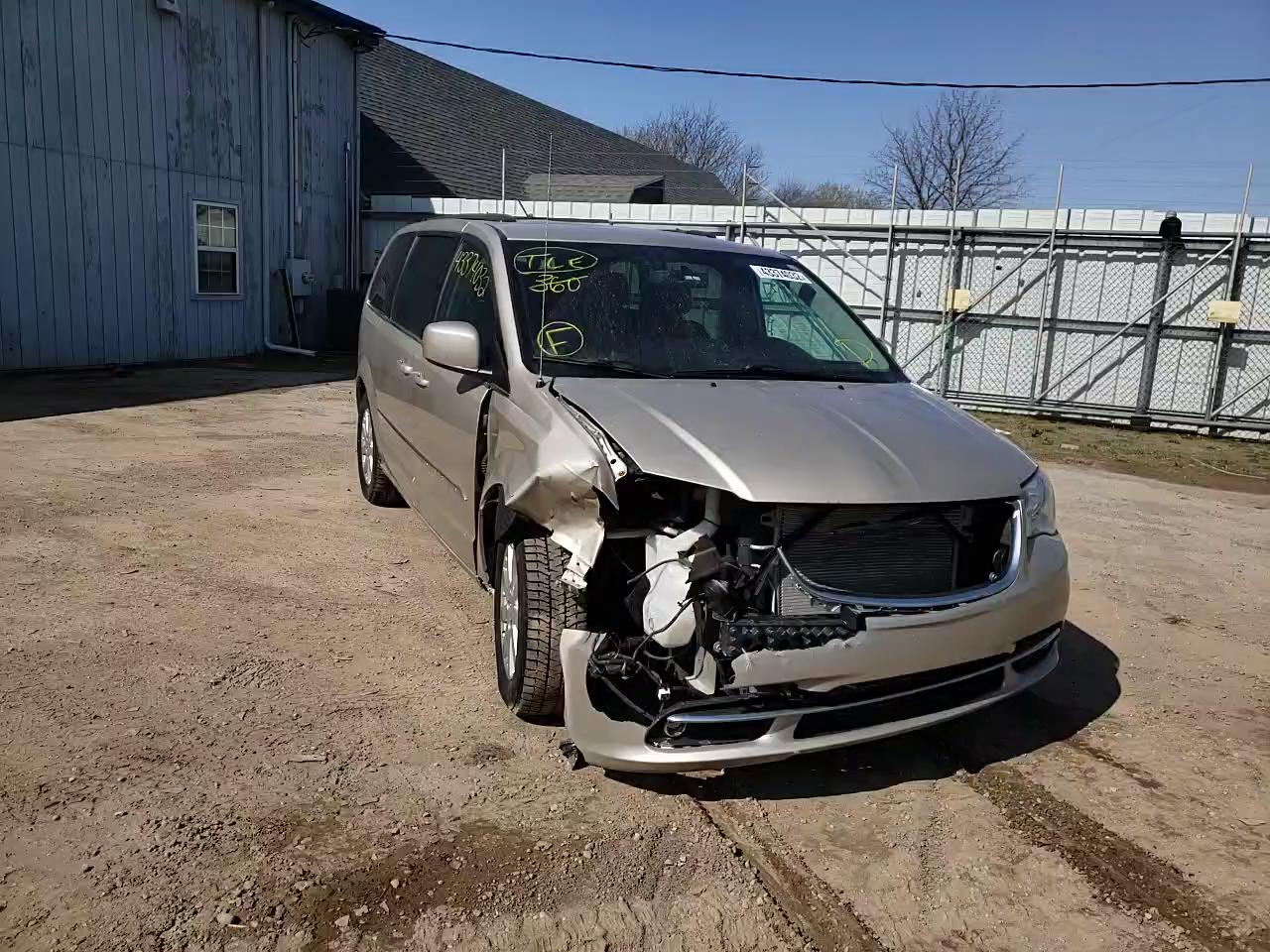 2016 CHRYSLER TOWN & COU 2C4RC1BG1GR214008