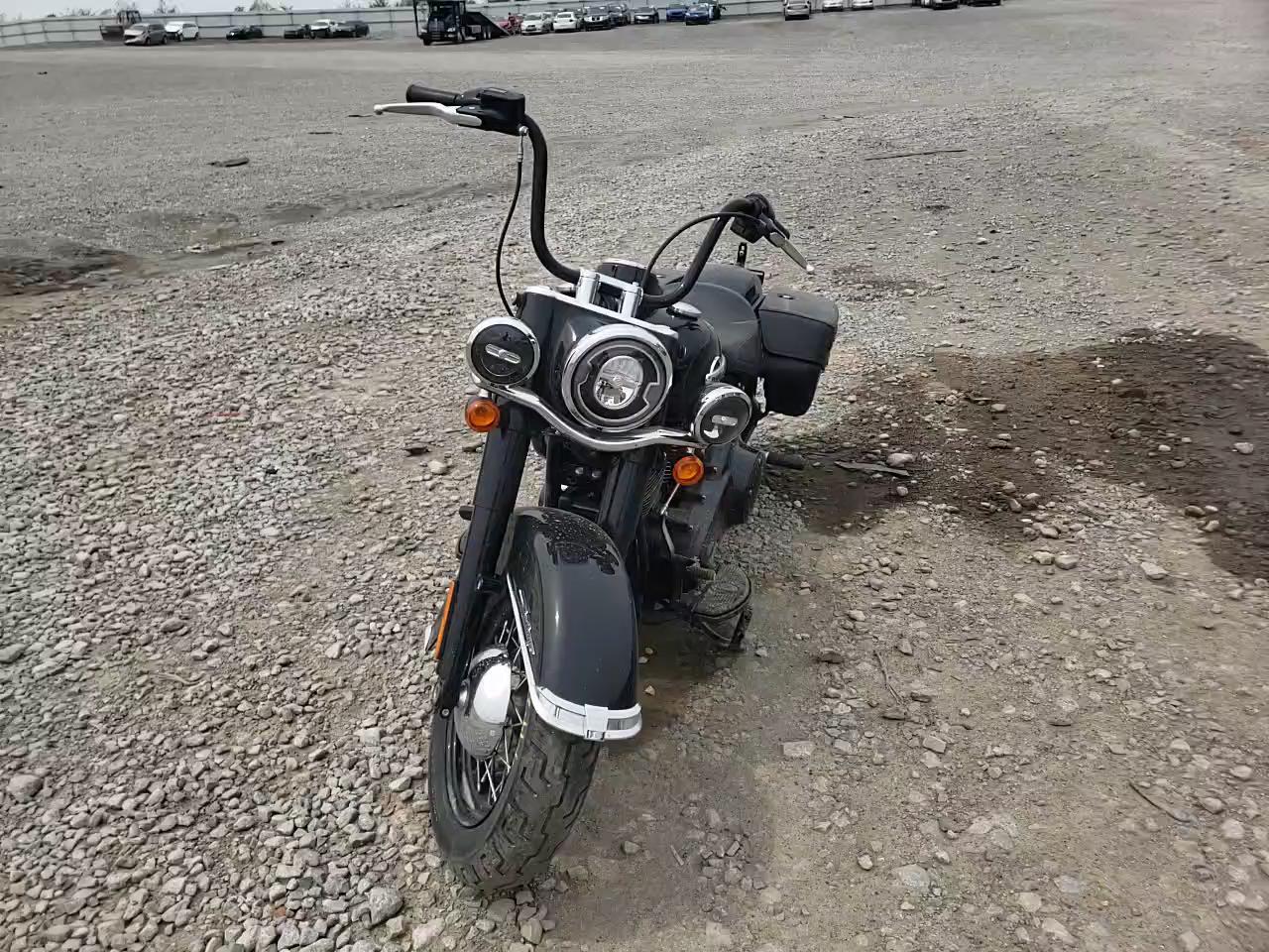 2018 HARLEY-DAVIDSON FLHC HERIT 1HD1YAJ14JC068634