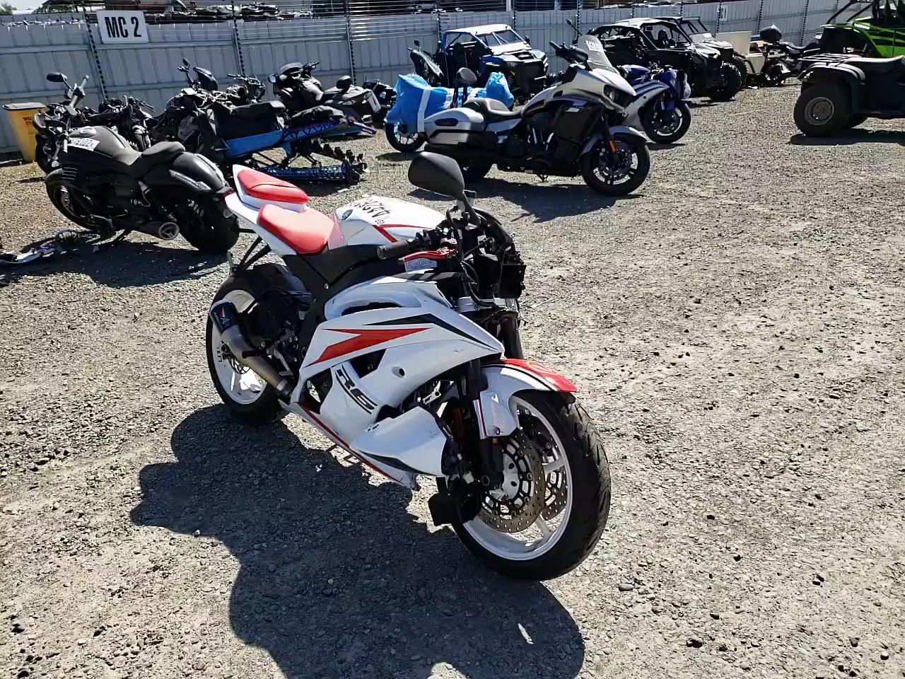 2016 YAMAHA YZFR6 C JYARJ16Y8GA011402