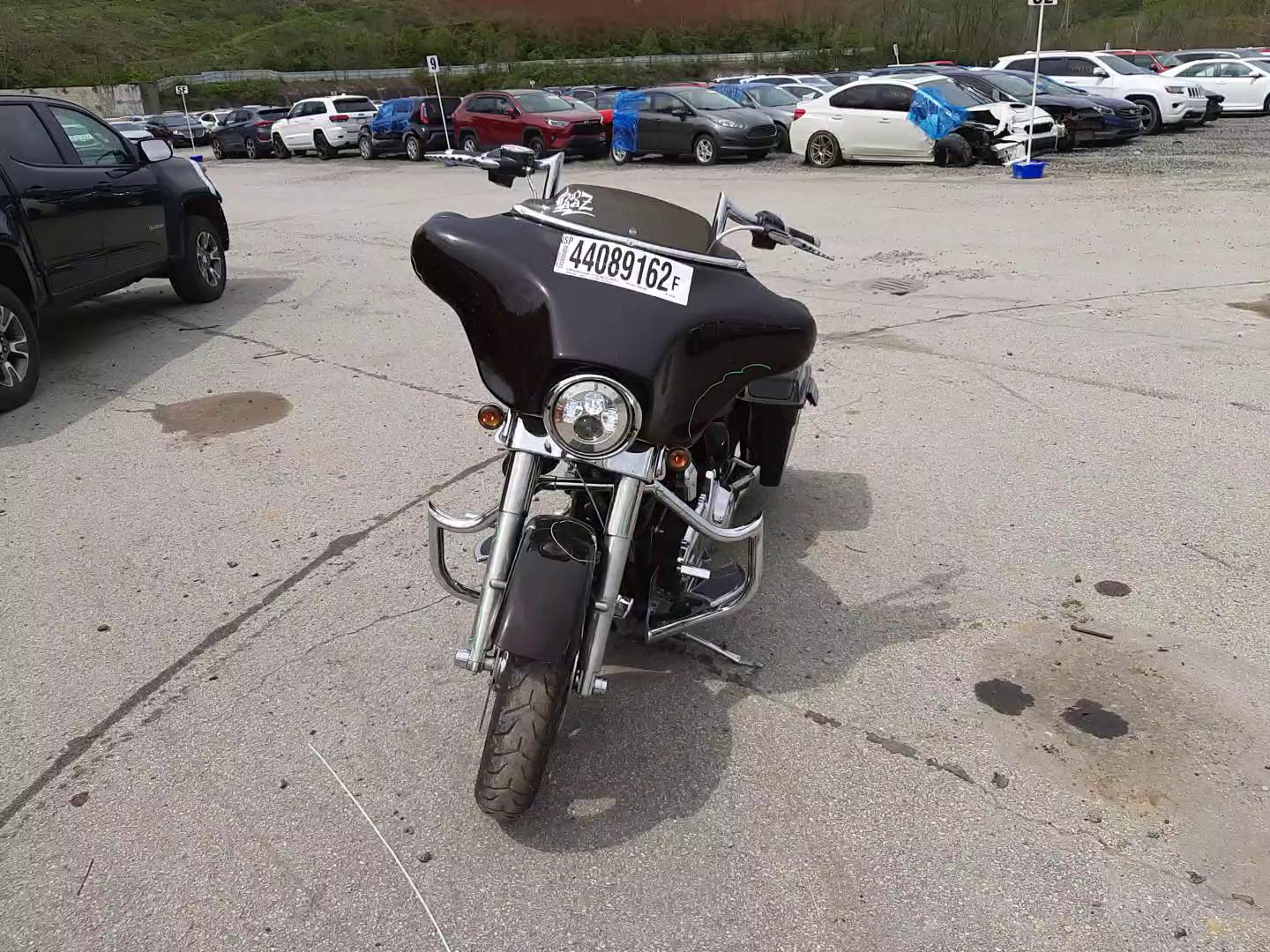 2011 HARLEY-DAVIDSON FLHX 1HD1KBM17BB610738