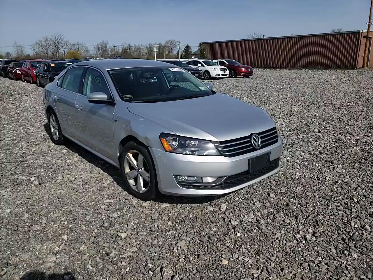 2015 VOLKSWAGEN PASSAT S 1VWAT7A35FC115744