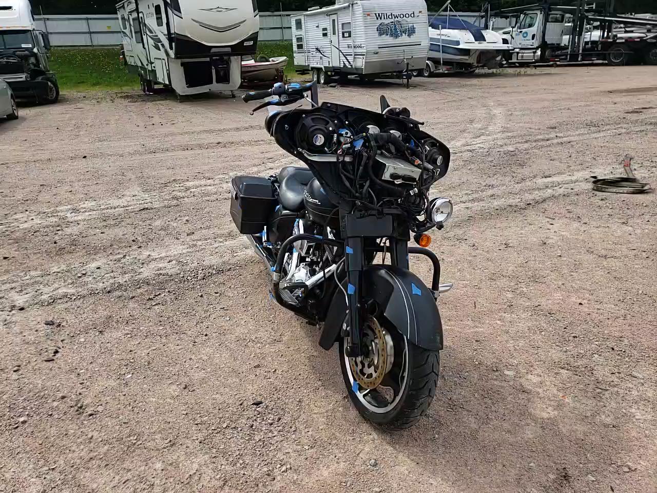 2010 HARLEY-DAVIDSON FLHX 1HD1KB418AB605580