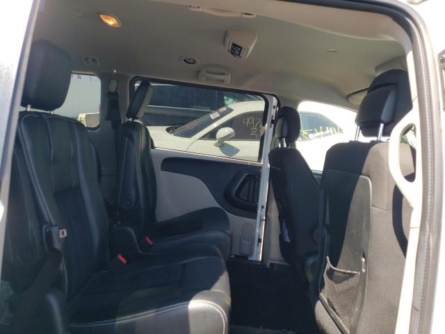 2C4RDGBG1JR303066 Dodge Grand Caravan Se
