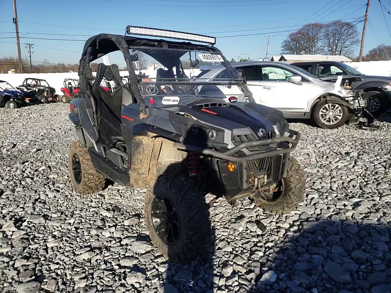 2016 CAN-AM COMMANDER 3JBKKAP22GJ000321