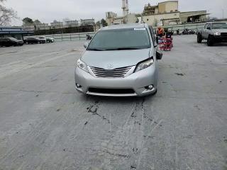 2017 Toyota Sienna - Image 12