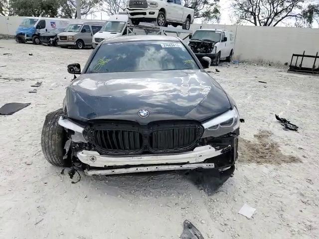 Фото: WBAJR3C02LWW64256