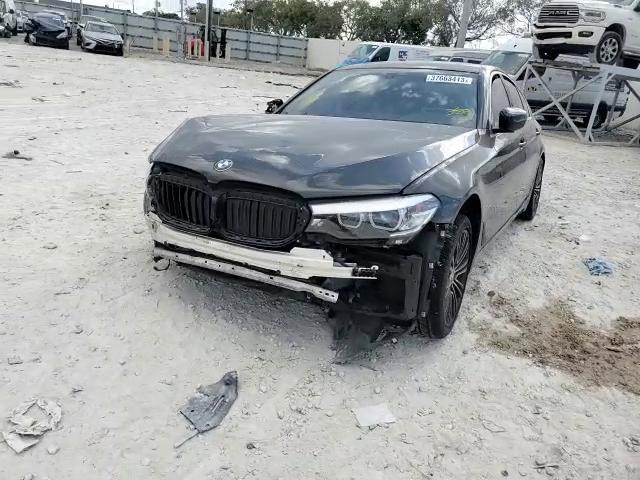 Фото: WBAJR3C02LWW64256