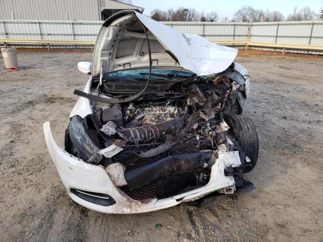 1C3CDFAA2GD652976 Dodge DART SE