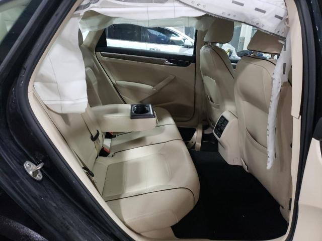 1VWBA7A38JC015057 Volkswagen PASSAT SE
