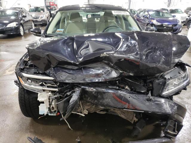 1VWBA7A38JC015057 Volkswagen PASSAT SE