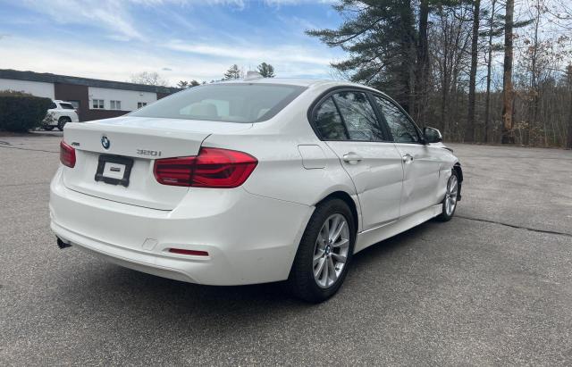 WBA8E5G58JNV01903 BMW 320 XI