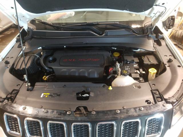 3C4NJDBBXJT457590 Jeep Compass Latitude
