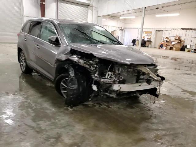 2019 Toyota Highlander - Image 12
