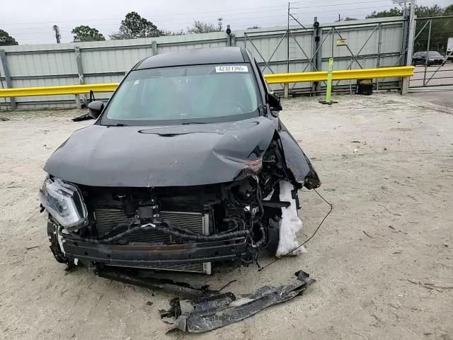 2018 Nissan Rogue - Image 11