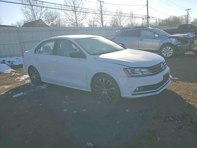 2015 Volkswagen Jetta - Image 10