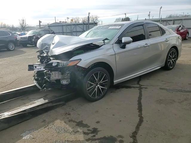 2021 Toyota Camry - Image 13
