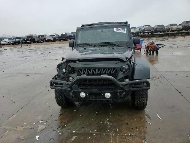 2016 Jeep Wrangler - Image 11