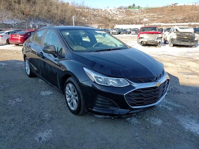2019 Chevrolet Cruze - Image 13