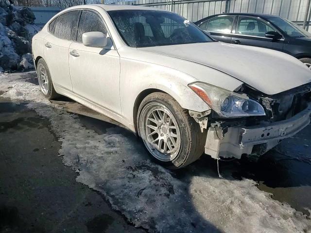 2013 Infiniti M - Image 11