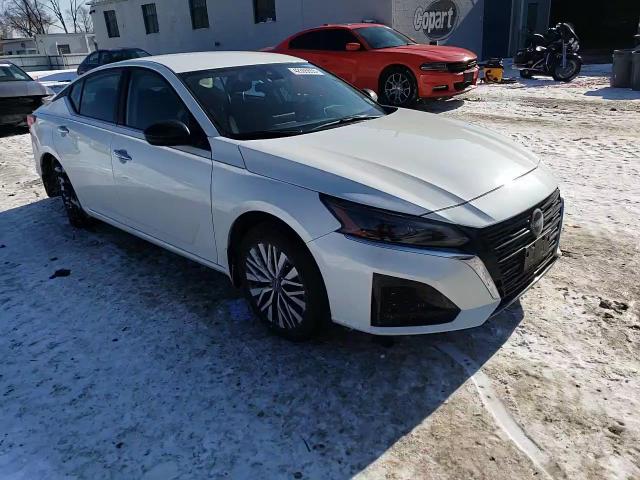 2024 Nissan Altima - Image 14