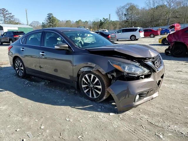 2016 Nissan Altima - Image 11