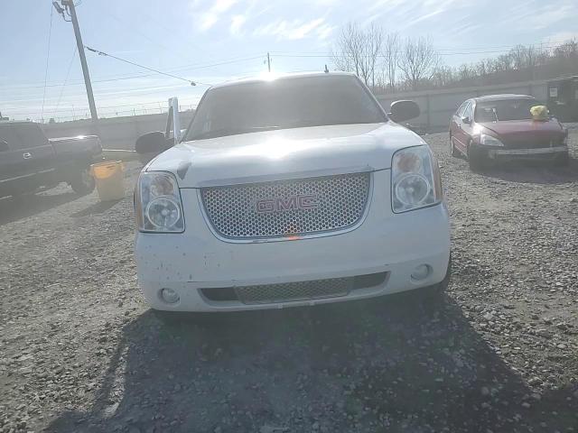 2008 GMC Yukon - Image 12