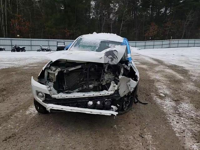2019 Toyota Tacoma - Image 11