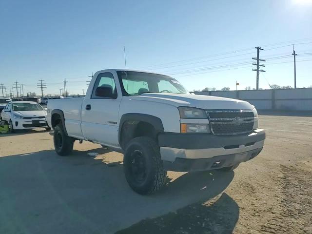 2007 Chevrolet Silverado - Image 11