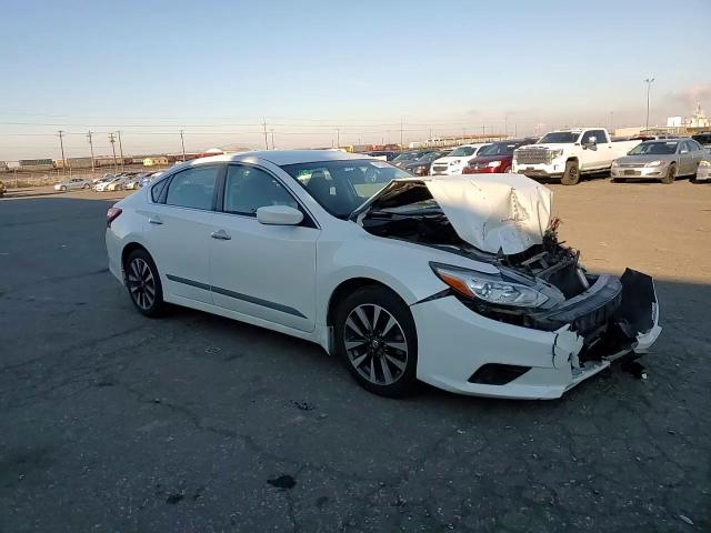 2016 Nissan Altima - Image 10