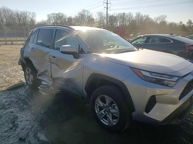 2024 Toyota RAV 4 - Image 12