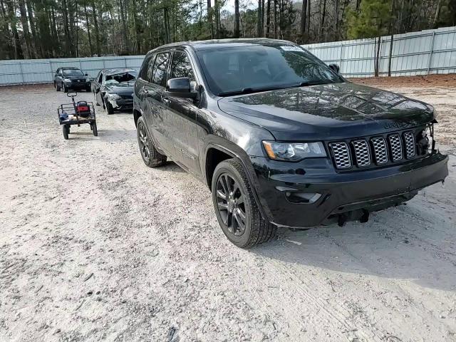2017 Jeep Grand Cherokee - Image 12