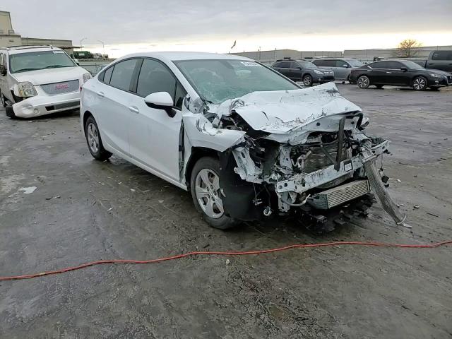 2018 Chevrolet Cruze - Image 10