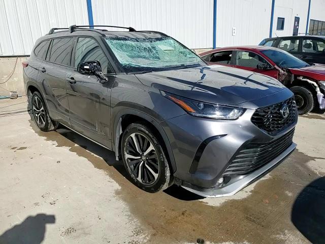 2022 Toyota Highlander - Image 14