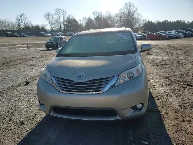 2015 Toyota Sienna - Image 12