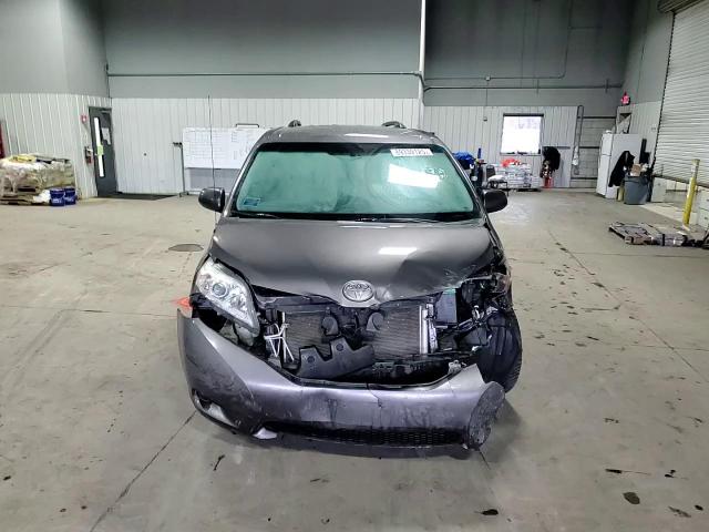2014 Toyota Sienna - Image 11