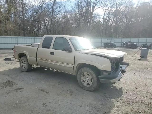 2004 Chevrolet Silverado - Image 10