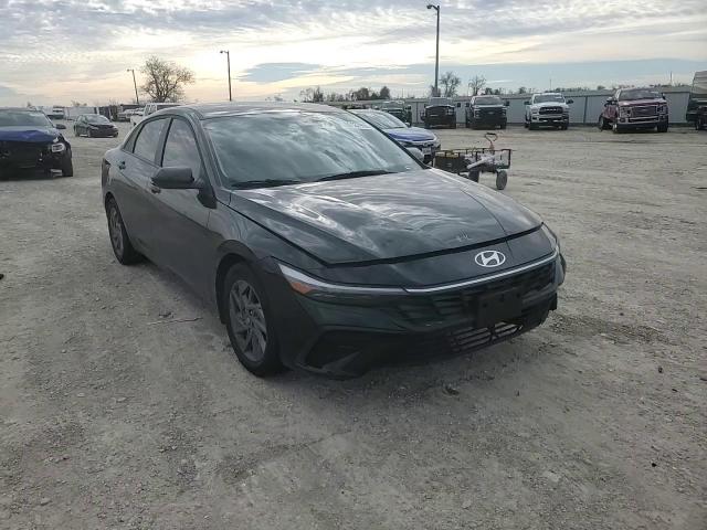 2024 Hyundai Elantra - Image 11