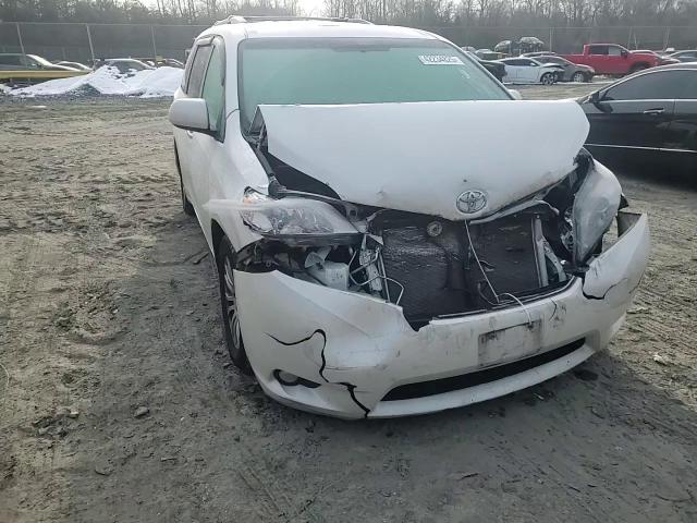2016 Toyota Sienna - Image 12