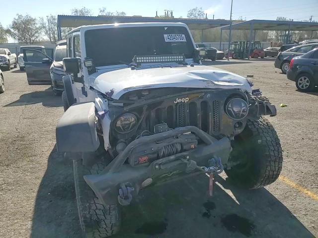 2016 Jeep Wrangler - Image 11