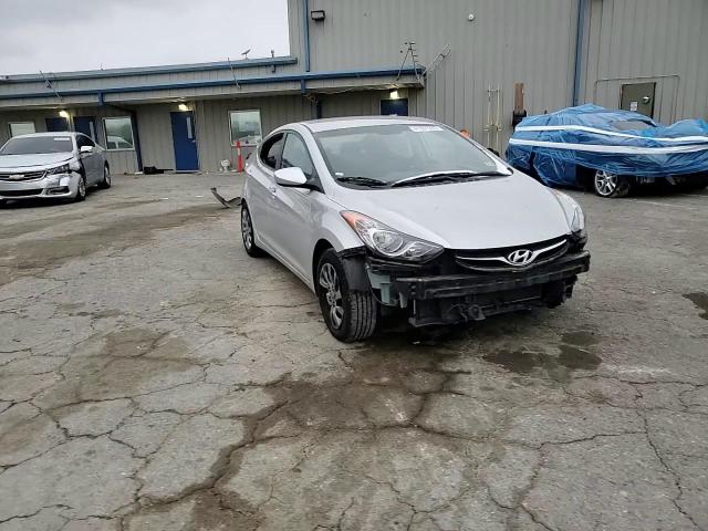 2013 Hyundai Elantra - Image 13