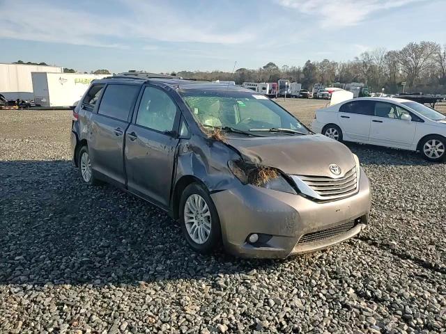 2011 Toyota Sienna - Image 11