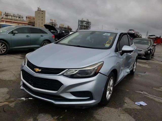 2018 Chevrolet Cruze - Image 10