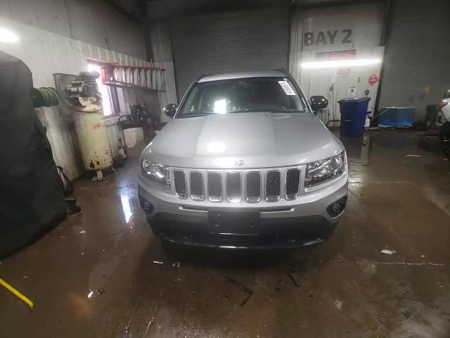 2016 Jeep Compass - Image 13