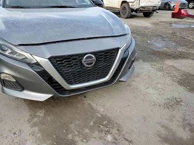 2020 Nissan Altima - Image 11